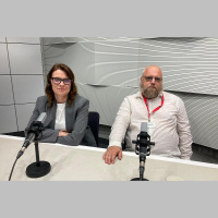 Brutālisms, pikseļu estētika, slava un piezemētība Ernesta Kļaviņa izstādē “Zelta elks”