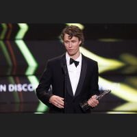 Eiropas labākā debijas filma Armands - norvēģu režisora veidota skolas vecāku drāma