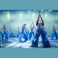 Ieskatāmies mūsdienu deju uzveduma “Kastaņa puslode” tapšanas aizkulisēs