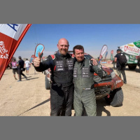 Rūc motori un smaržo pēc degvielas: runājam par Dakāras ralliju