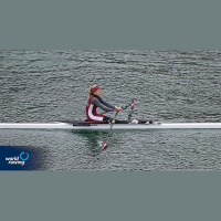 Saruna par sporta karali futbolu, gan aristokrātiskām saitēm vītu sporta veidu - airēšanu