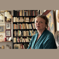 Saruna ar Minsteres ģimnāzijas bibliotēkas un arhīva vadītāju Dinu Krastiņu