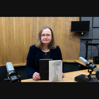 Tīnas Hērneskas romāns Ļaudis, kas sēj sniegā ir vienlaikus skarbs un līksms vēstījums