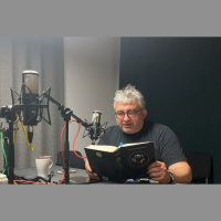 Romānā Pasaules vēsture Pauls Bankovskis aicina lasītāju ienirt citā realitātē