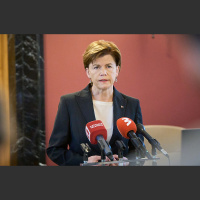 Arlietu ministra amata kandidāte Baiba Braže arvien pārdomā iespēju pievienoties partijai