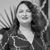 #42 Kā saprotami sniegt atgriezenisko saiti un būt saprastam ikdienas komunikācijā? Sarunājos ar latviešu valodas eksperti Aigu Veckalni.