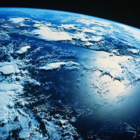 A Föld lapos, a klímaváltozás kamu, az égből meg űrállomások potyognak