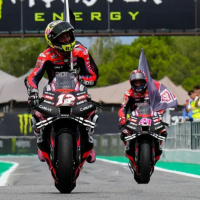 Pitlane #75 - Bagnaia mázlija, Bastianini blamája és az Aprilia nagy napja