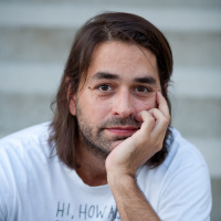 Beszéltetni kéne a gyerekeket ahelyett, hogy kussoltatjuk őket - Szimler Bálint, a Fekete pont író-rendezője