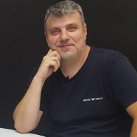 ZÁZNAM ŽIVÉHO VYSÍLÁNÍ: Rozhovor s Jaroslavem Mikem o pomoci romským uprchlíkům z Ukrajiny