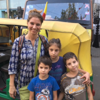 “Megváltoztatom a karmátokat” - mondta az indiai guru az autista gyerekeit nevelő Lohonyai Dórának