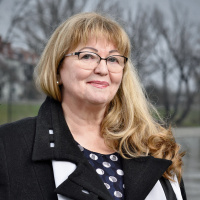 Visszük tovább a szüleink mintáit, csak pepitában - L. Stipkovits Erika