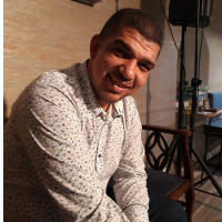 FARKAS RÓBERT: A zenével iszonyatos falakat lehet lerombolni (A Hé, Dodó! gyűjteményből)