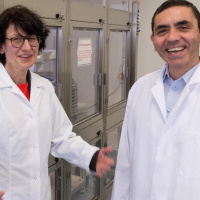 S09E07 Migránsok vakcinája, Trump vége.