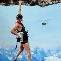 Cliffhanger: Klasický akčňák, ve kterém si to Stallone rozdá s partou šmejdů i drsnými horami