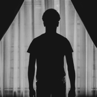 IDEALIS atau REALISTIS ??