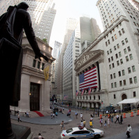 Wall Street bankers sell shares as Trump rally reverses