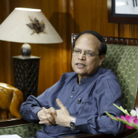 Bangladesh bank chief resigns over cyber attack