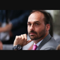 Turminha da elite financeira, diz Eduardo Bolsonaro em resposta às críticas de Romeu Zema