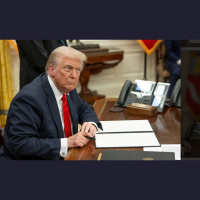 Trump anuncia tarifa de 50% sobre produtos: o que Brasil deve fazer? Diplomata avalia possíveis caminhos