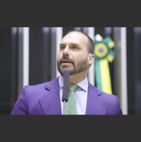 Conselho de Ética da Câmara adia análise de parecer que pode arquivar processo contra Eduardo Bolsonaro