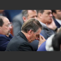 Aliados de Bolsonaro admitem que prisão abala planos para eleições de 2026