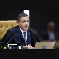 Nunes Marques vota contra condenação de Zambelli em julgamento sobre porte ilegal de arma de fogo