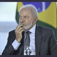 Quaest: maioria dos brasileiros desaprova tarifas de Trump e vê Lula como defensor do país