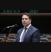 Câmara bloqueia salário de Ramagem, foragido nos EUA