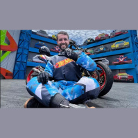 Polícia investiga morte de piloto em acidente durante apresentação no Beto Carrero World