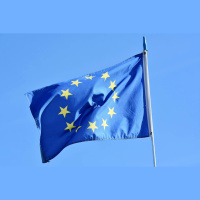 Mercados da Europa abrem pregão em baixa nesta segunda (14) em meio a tensões com tarifaço de Trump