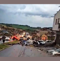 Governo envia ajuda após tornado destruir cidade no sudoeste do Paraná