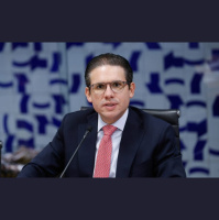 Queremos aprovar a PEC da Segurança Pública antes do recesso parlamentar, diz Hugo Motta