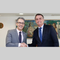 Zema critica prisão de Bolsonaro e chama decisão de ‘arbitrária e vergonhosa’