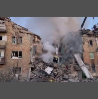 Zelensky assina acordo com Macron para compra equipamentos de defesa da França