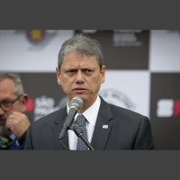 Após críticas, Tarcísio cancela agenda para ir a reunião sobre avanço dos casos de intoxicação por metanol