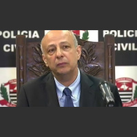 Polícia Civil faz perícia em casa de onde teria saído fuzil usado na execução de ex-delegado