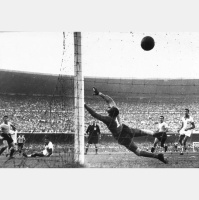 Há 75 anos, Brasil perdia a final da Copa para o Uruguai torcedores relembram Maracanazo