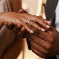 How to spot a diamond