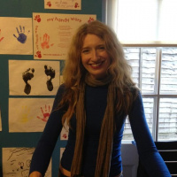 @annareporting gets to sing back-up to XFactors Fairy Flutterby aka @melaniemasson1 in her kitchen. 