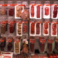 How Artificial Light Makes You Fat, Does Red Meat Really Cause Cancer, The Best Grip For Pull-Ups  More!