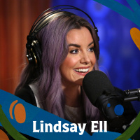 Lindsay Ell: Authentic songwriting, fusing genres  playing guitar for Shania