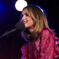 Rose Byrne-ing Down The House