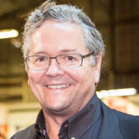 Engaging Communities of Makers - People who Build with their Bare Hands