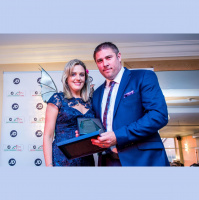 Nikki John  Huw Griffiths sans Champagne