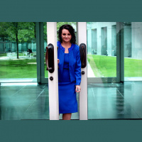 Jacqui Lambie looking for members of her new party