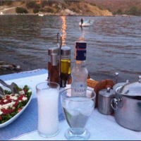 Dalgalarla akşam yemeği