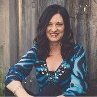 Setting Your Bold Audacious Goals with Melanie Benson: Moving out of your own way  grow your income