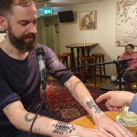 1812B - Beatrix, koninklijk schieten, monogamie-fobie, servet vs microvezeldoekje, knusse homoseks