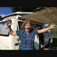 1928: Talking robots and @EMFcamp with @DrLucyRogers #emfcamp